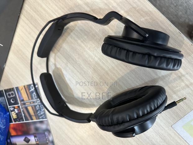 Zoom ZHP-1 Studio Headphones · Photo 2