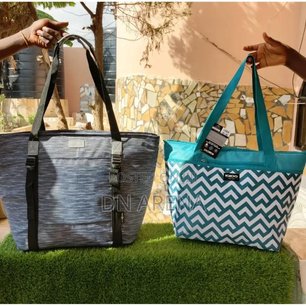 Igloo 30-Can Insulated Tote Lunch Bag · Photo 1