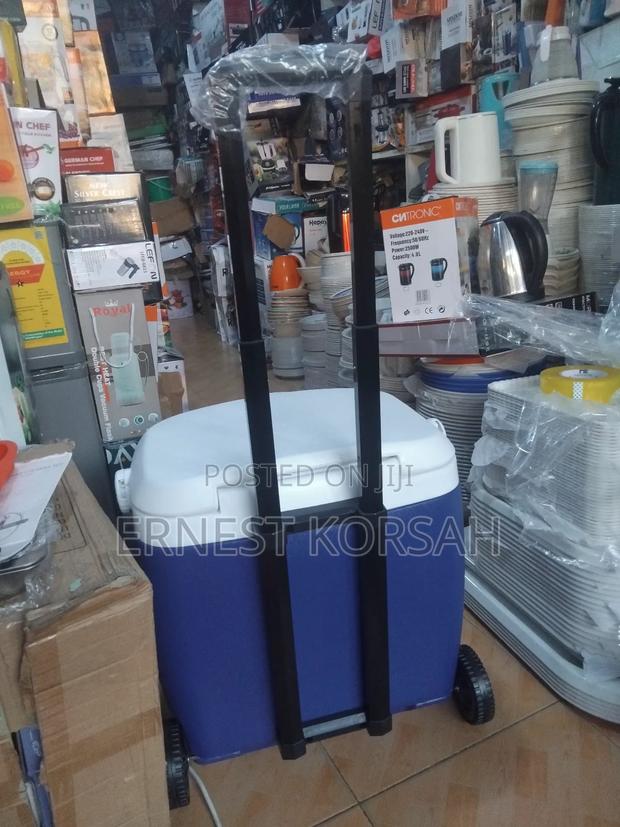 50 Litres Crush Resistance Cool Box With Handle · Photo 3