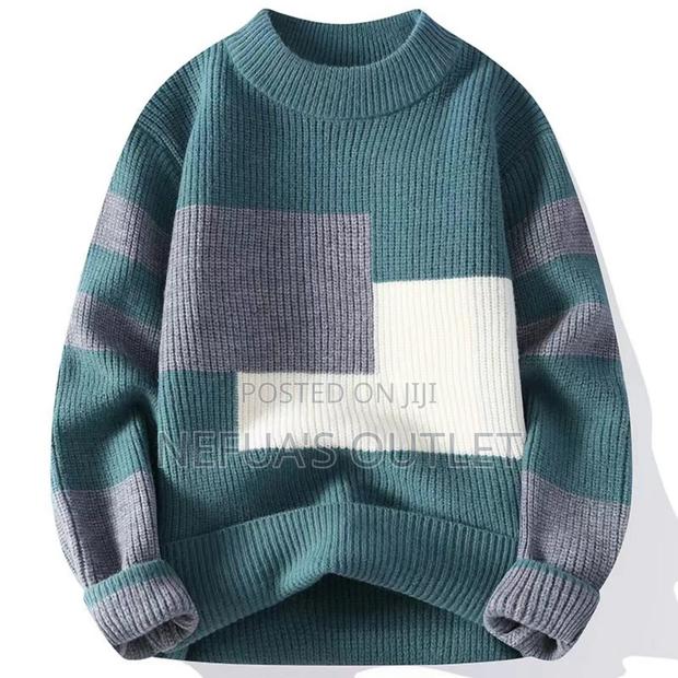 Thick Sweatshirt · Photo 2