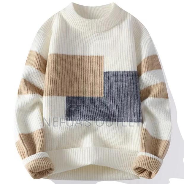 Thick Sweatshirt · Photo 3