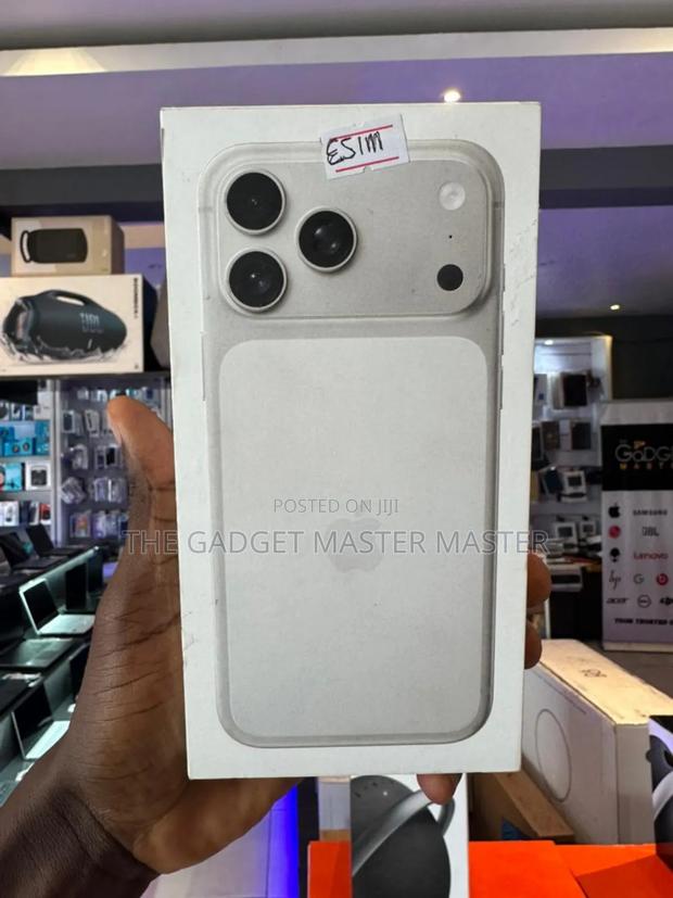 New Apple iPhone 17 Pro Max 2 TB · Photo 1