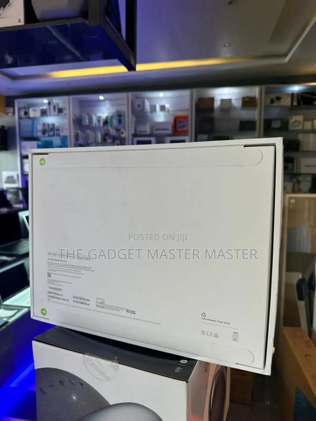 New Laptop Apple MacBook Pro 2025 M5 24GB Apple M5 SSD 1T · Photo 4