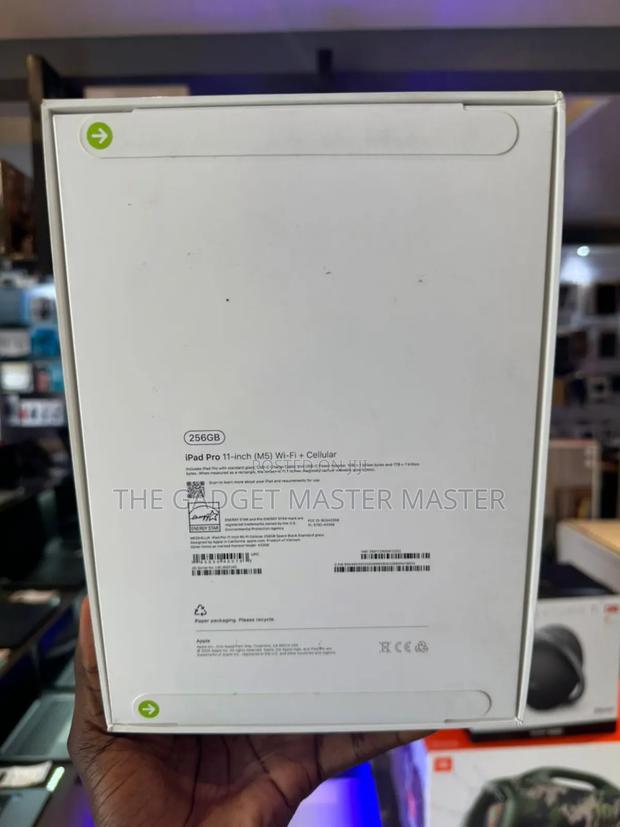 New Apple iPad Pro 11 (2025) 256 GB · Photo 2