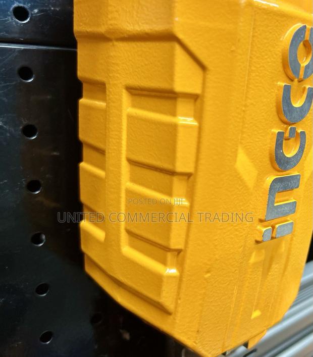 Air Concrete Nailer · Photo 2
