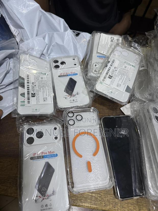 17 Pro Max Transparent Cover · Photo 2