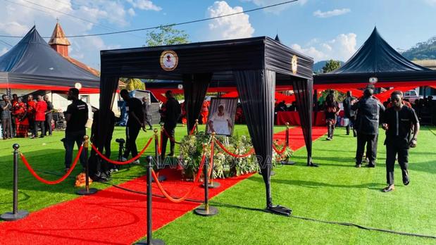 We Ll Provide the Family With Canopy, Chairs, Carpets and Undertaking · Photo 3