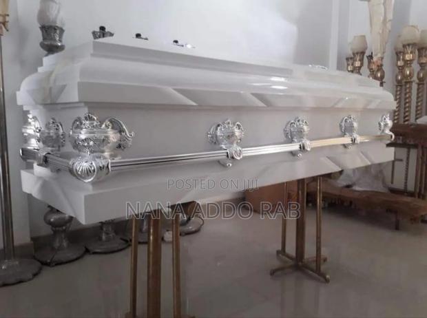 High Finishing Gloss White Sprayed Casket With Metal Handle 4 Funeral · Photo 1