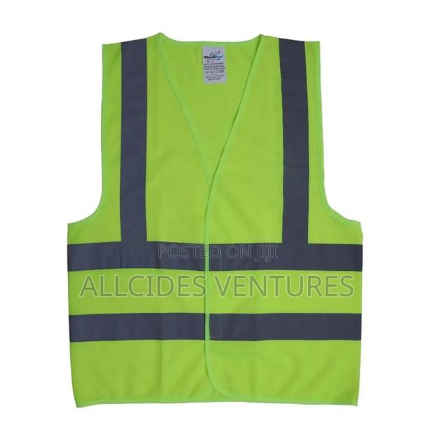 100% Polyester Reflective Vest · Photo 1