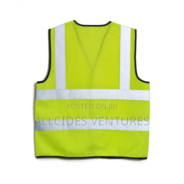 100% Polyester Reflective Vest · Photo 2