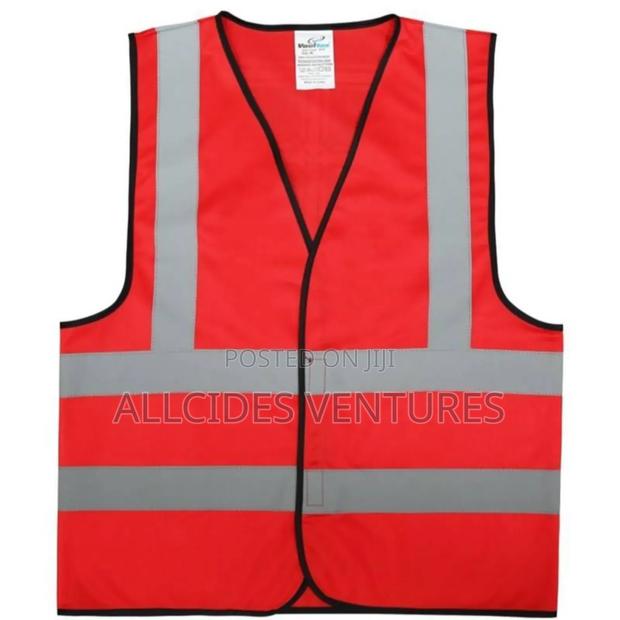 100% Polyester Reflective Vest · Photo 3
