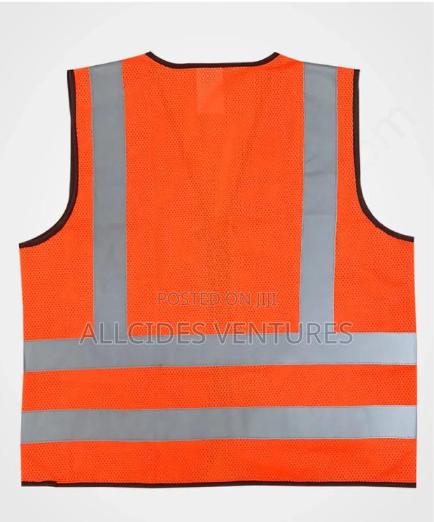 100% Polyester Reflective Vest · Photo 4