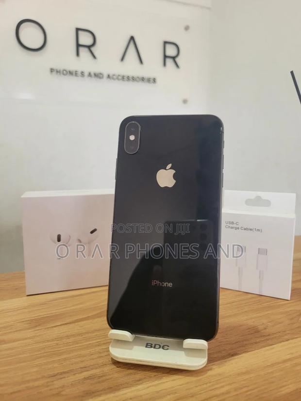 Apple iPhone XS Max 64 GB Black · Photo 2