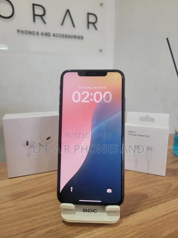 Apple iPhone XS Max 64 GB Black · Photo 1