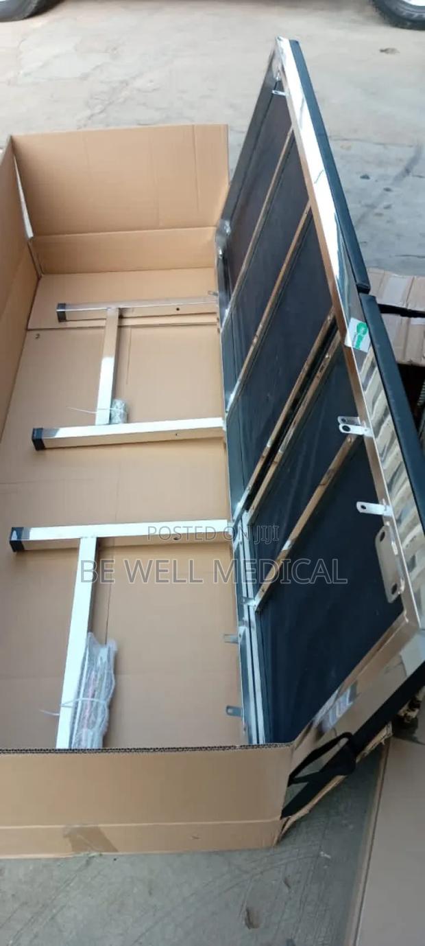 Examination Bed · Photo 2