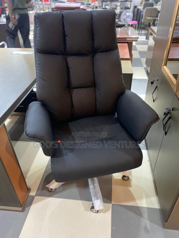 Well Grounded Executive Office Chair · Photo 1
