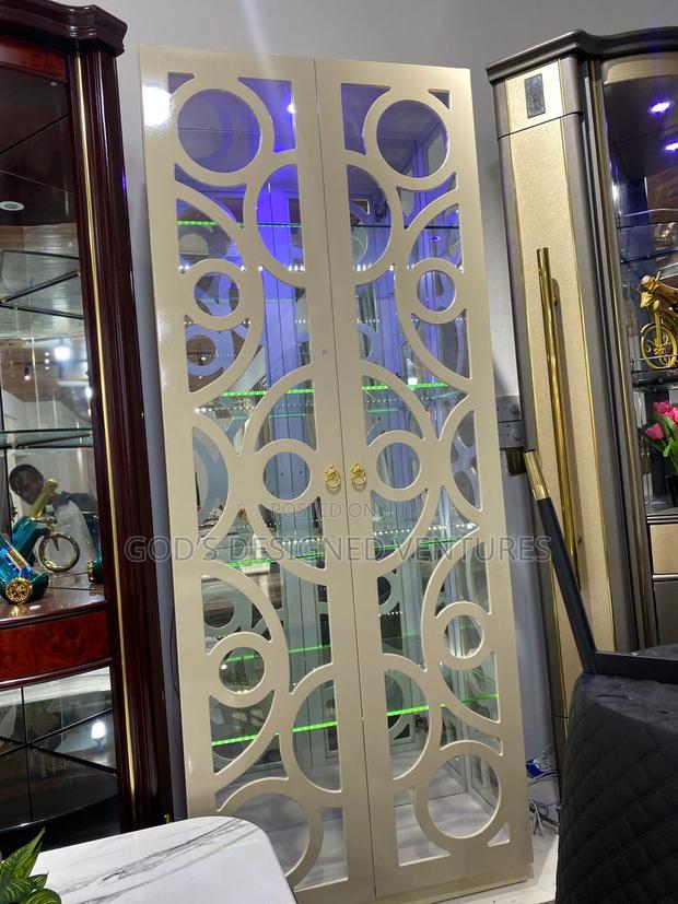 Classic and Eye Catching Wine Cabinet · Photo 1