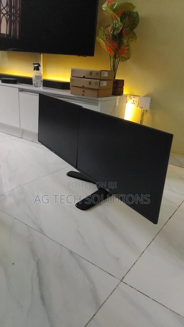 Dell Edgeless 24 Inch Monitor · Photo 2