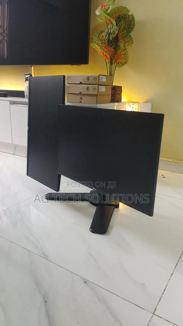 Dell Edgeless 24 Inch Monitor · Photo 5