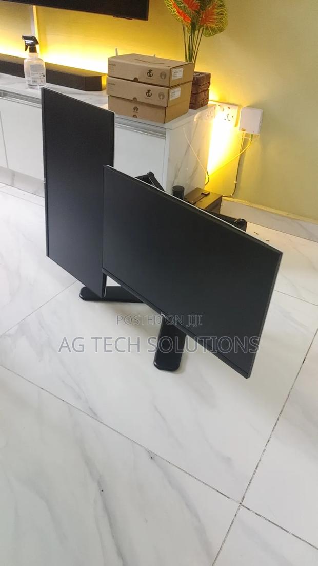Dell Edgeless 24 Inch Monitor · Photo 6