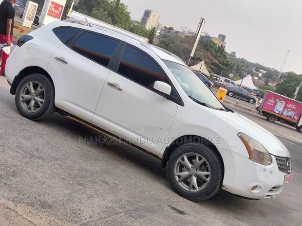 Nissan Rogue S 2010 White · Photo 2