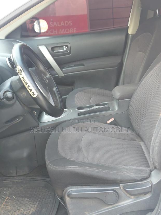 Nissan Rogue S 2010 White · Photo 6
