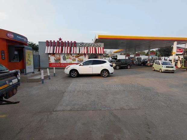 Nissan Rogue S 2010 White · Photo 8