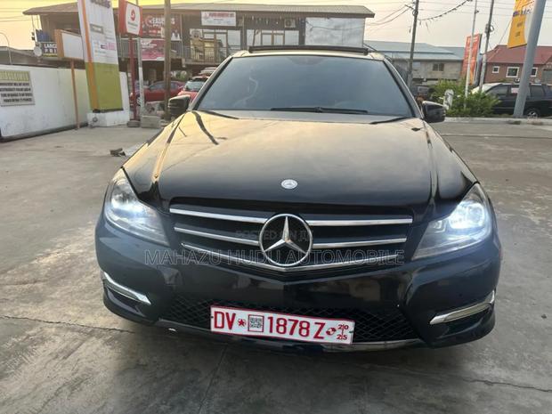 Mercedes-Benz C300 Sport 4Matic Sedan AWD (3.5L 6cyl 7A) 2014 Black · Photo 2