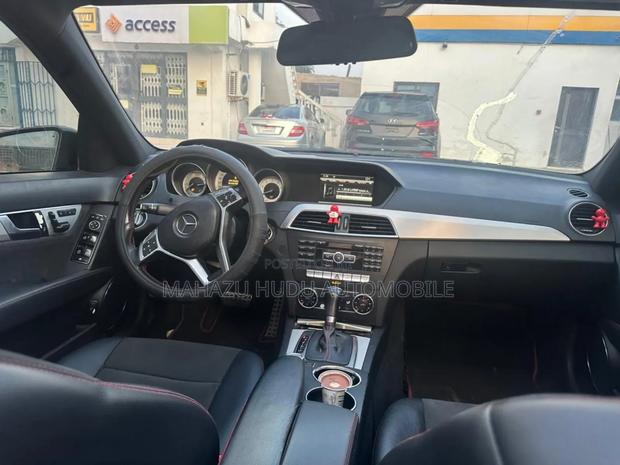 Mercedes-Benz C300 Sport 4Matic Sedan AWD (3.5L 6cyl 7A) 2014 Black · Photo 4