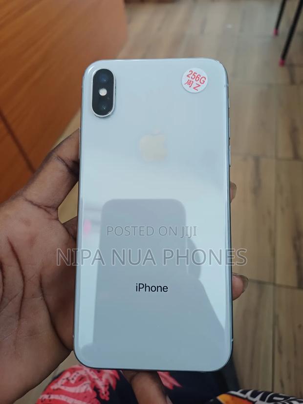 Apple iPhone X 64 GB Silver · Photo 2
