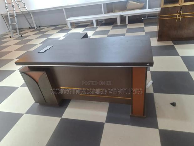 Outstanding 1.6m Lshape Executive Table · Photo 1