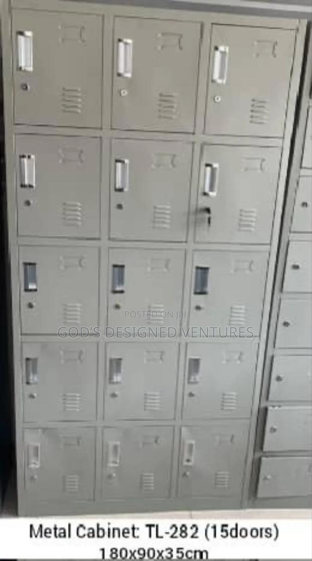 15locker Cabinet · Photo 1