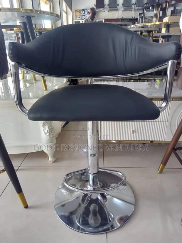 Solid and Strong Saloon Chair · Photo 1