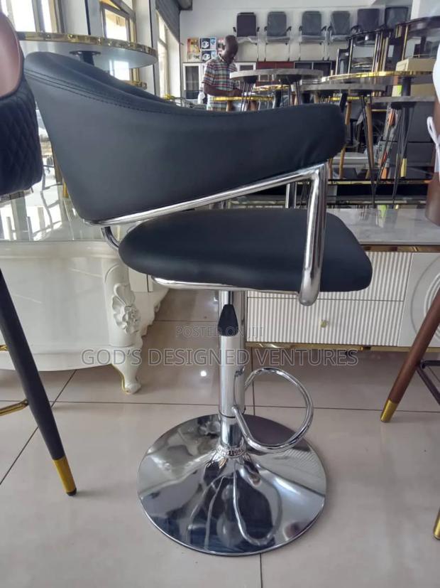 Solid and Strong Saloon Chair · Photo 2