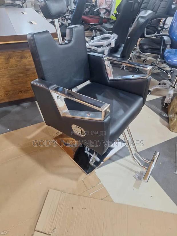 Solid Saloon Chair · Photo 1