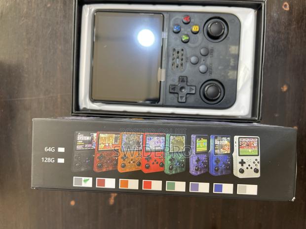 R36s Retro Handheld Classic Gaming Console 128gb Over 20,000 + Games · Photo 2