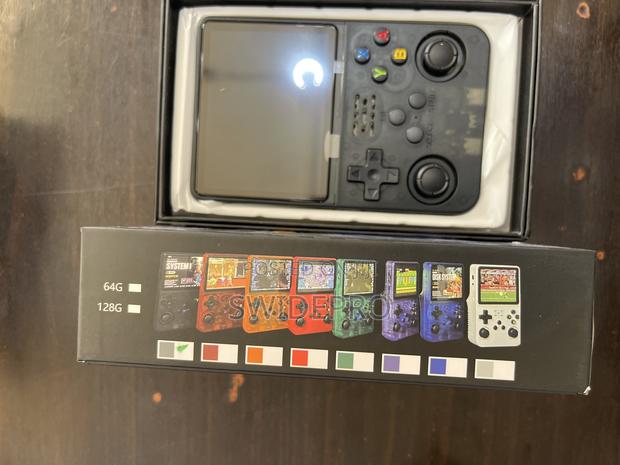 R36s Retro Handheld Classic Gaming Console 128gb Over 20,000 + Games · Photo 3