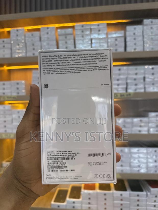 New Apple iPhone 11 64 GB Green · Photo 2