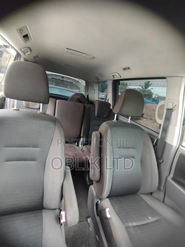 Toyota Voxy 2010 Gray · Photo 4