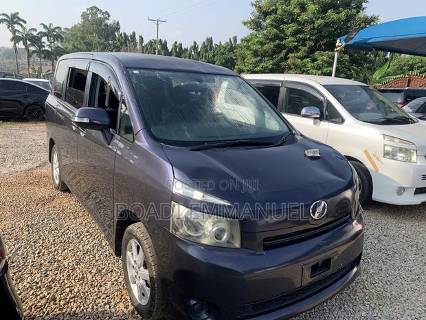 Toyota Voxy 2013 Blue · Photo 3
