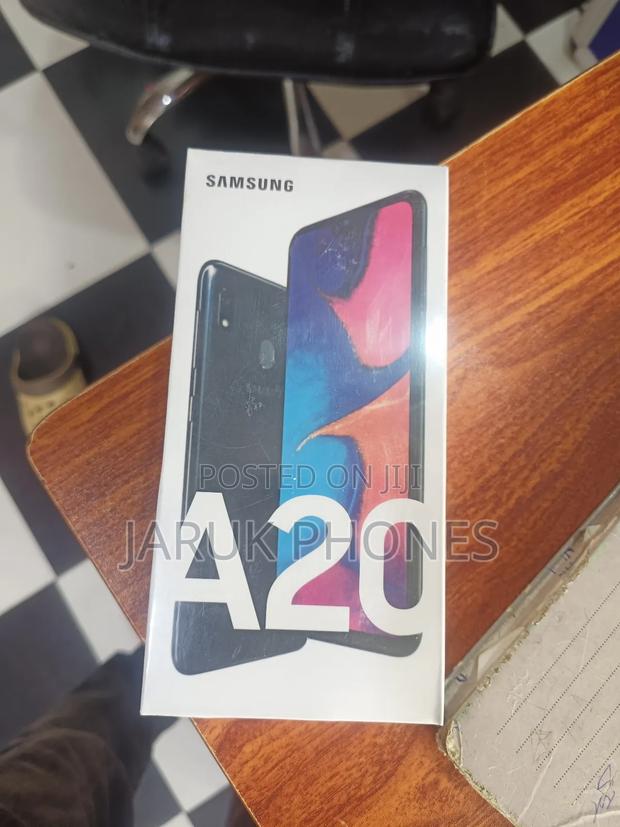 New Samsung Galaxy A20 32 GB Black · Photo 2