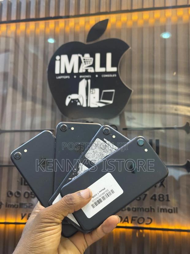 Apple iPhone 7 32 GB Black · Photo 2
