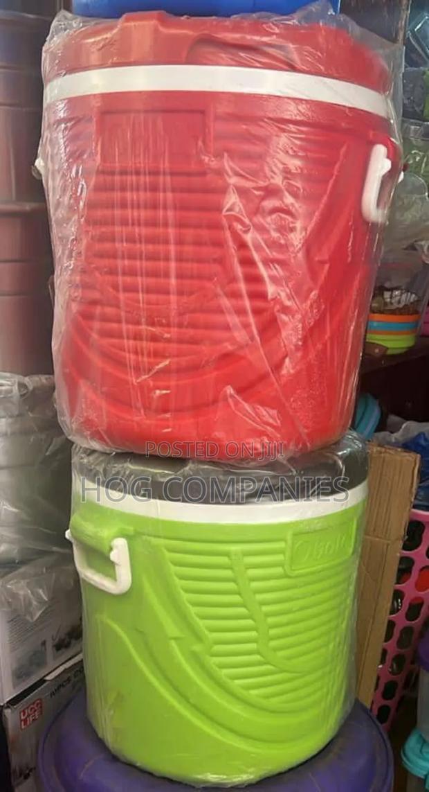Quality Obolo Ice Chest Cooler in Accra - Fast Delivery in 2hrs · Photo 1