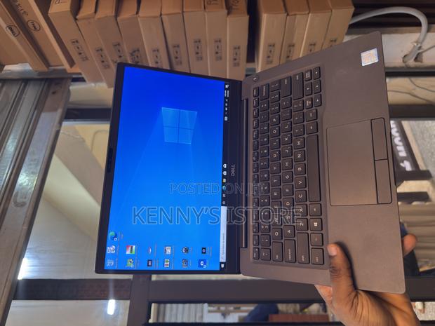 New Laptop Dell Latitude 7300 8GB Intel Core I5 SSD 256GB · Photo 3