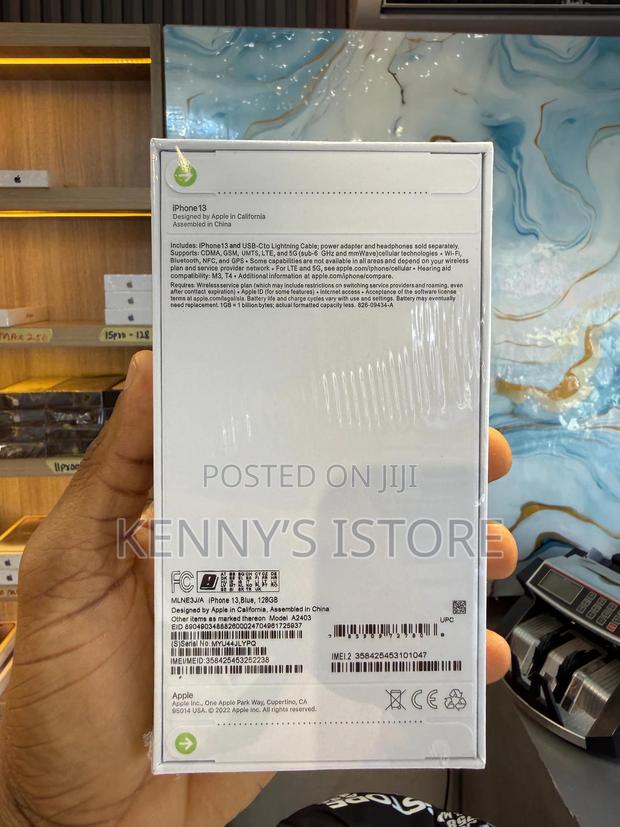 New Apple iPhone 13 256 GB Blue · Photo 2