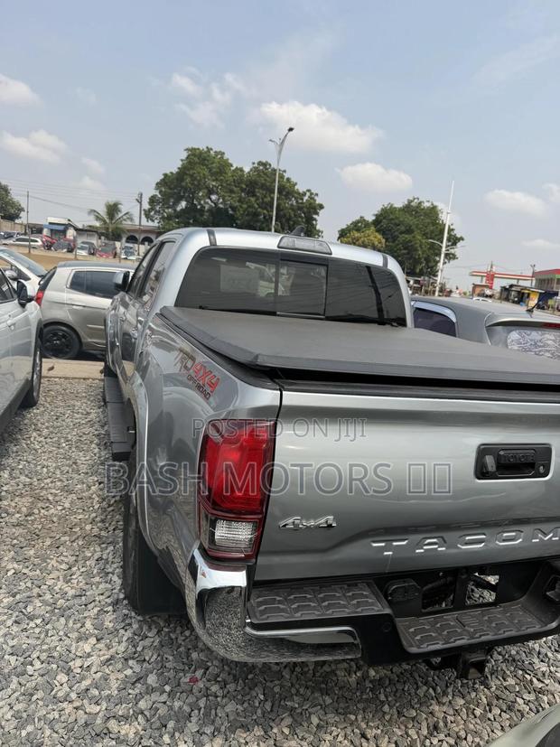 Toyota Tacoma 2017 Gray · Photo 4