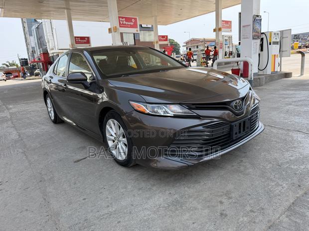 Toyota Camry 2019 Brown · Photo 3