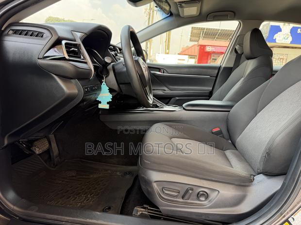 Toyota Camry 2019 Brown · Photo 7
