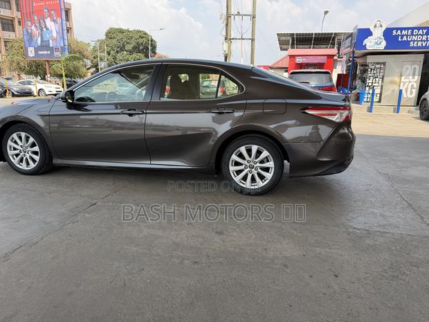 Toyota Camry 2019 Brown · Photo 4