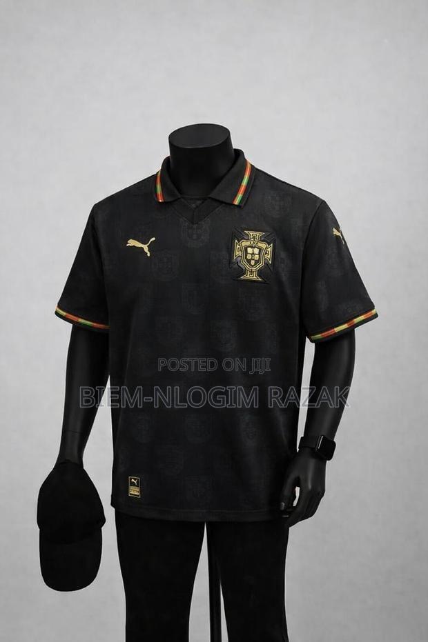 Topmost Quality Manchester N Nadrid Retro Jerseys Available in Stock · Photo 1